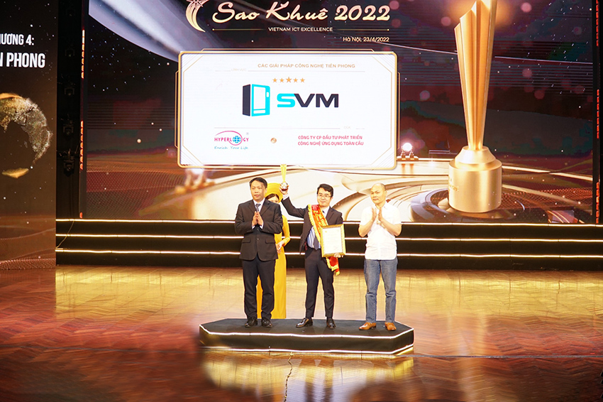 SVM hân hạnh tiếp đón Phó Thủ tướng Chính phủ Lê Minh Khái tới tham quan và trải nghiệm máy bán hàng tự động thông minh SVM